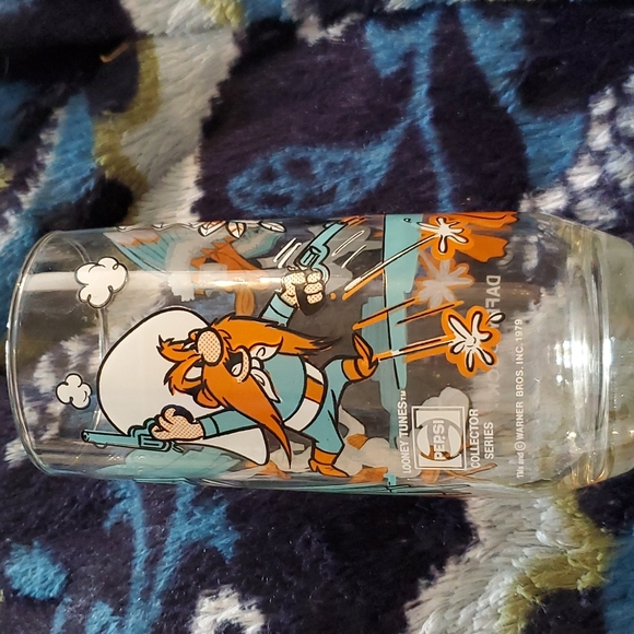 VINTAGE Looney Tunes Glass Daffy, Bugs and Yosemite Sam